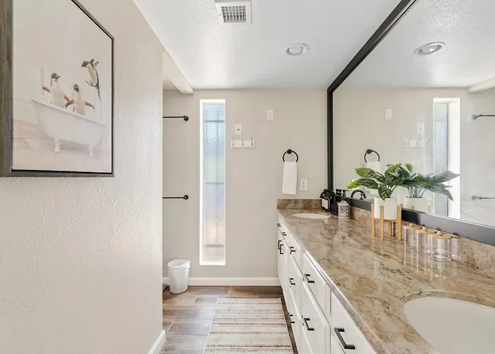 Tempe 2Br - Community Pool, Courtyard & Workspace Holiday home Tempe