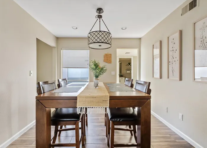 Holiday home Tempe 2Br - Community Pool, Courtyard & Workspace *